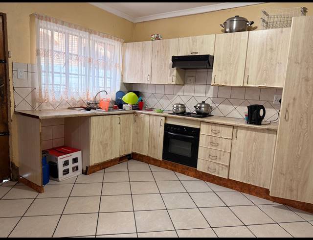 3 BEDROOM HOUSE FOR SALE IN GEELHOUTPARK